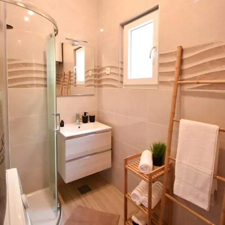 Pool House Bruno Apartament Nin