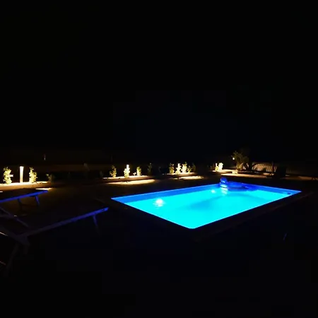 Pool House Bruno Lägenhet Nin