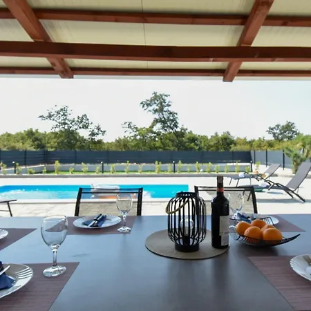 Pool House Bruno *