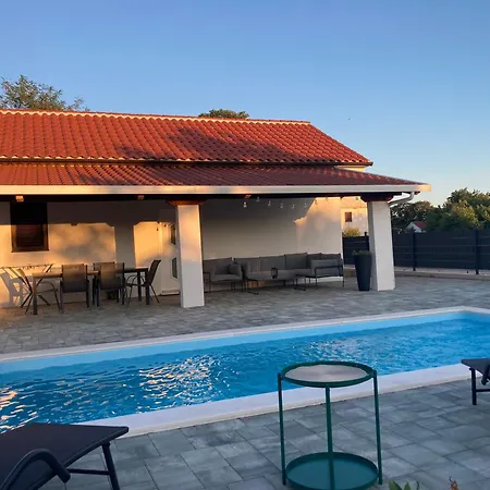 Pool House Bruno *