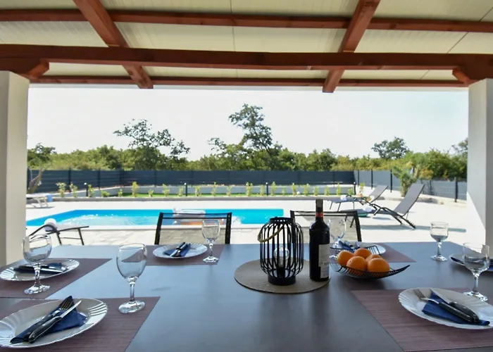 Pool House Bruno *
