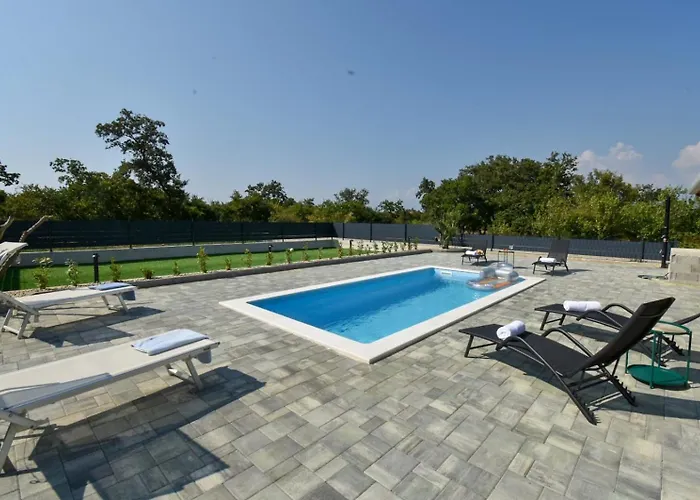 Pool House Bruno *