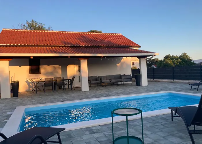 Pool House Bruno *