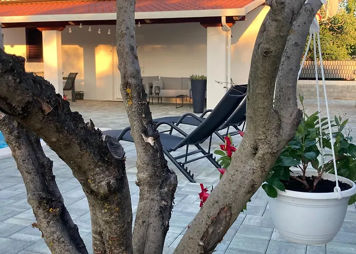 Pool House Bruno *