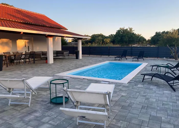 Pool House Bruno Lägenhet